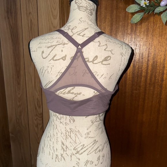 VS Racerback Bra - Picture 4 of 7